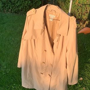 Lightweight trench
